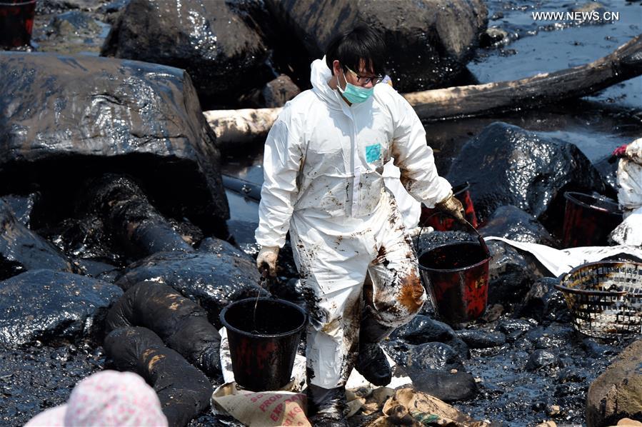 CHINA-TAIWAN-NEW TAIPEI CITY-STRANDED VESSEL-POLLUTION (CN)