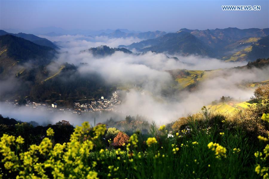 #CHINA-ANHUI-HUANGSHAN-SHITAN VILLAGE-CLOUDS(CN)