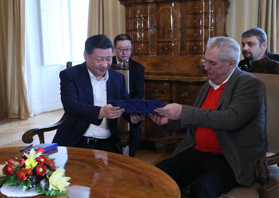 Czech President Milos Zeman hosts Xi at private residence