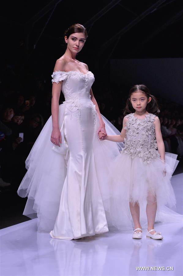 A model presents a creation by designer Lan Yu during the Shanghai Fashion Week in Shanghai, east China, April 8, 2016. The Fashion Week kicked off here Friday.