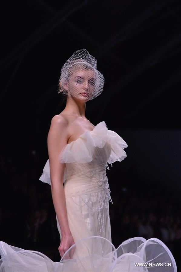 A model presents a creation by designer Lan Yu during the Shanghai Fashion Week in Shanghai, east China, April 8, 2016. The Fashion Week kicked off here Friday.