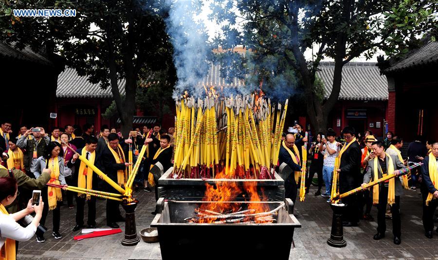 People burn incense to worship Huangdi, the Yellow Emperor, at mausoleums in Xinzheng, central China's Henan Province, Huangdi's birth place, on April 9, 2016, the third day of the third month on the Chinese lunar calendar, which is considered the birthday of Huangdi.