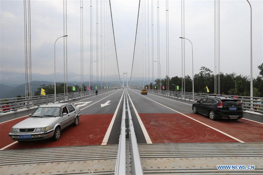 Cars run on the newly-opened Longjiang grand bridge in southwest China's Yunnan Province, April 20, 2016.