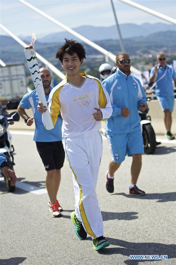 (SP)GREECE-OLYMPIC TORCH RELAY-CHINESE TORCHBEARERS