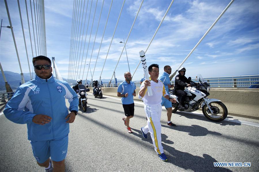 (SP)GREECE-OLYMPIC TORCH RELAY-CHINESE TORCHBEARERS