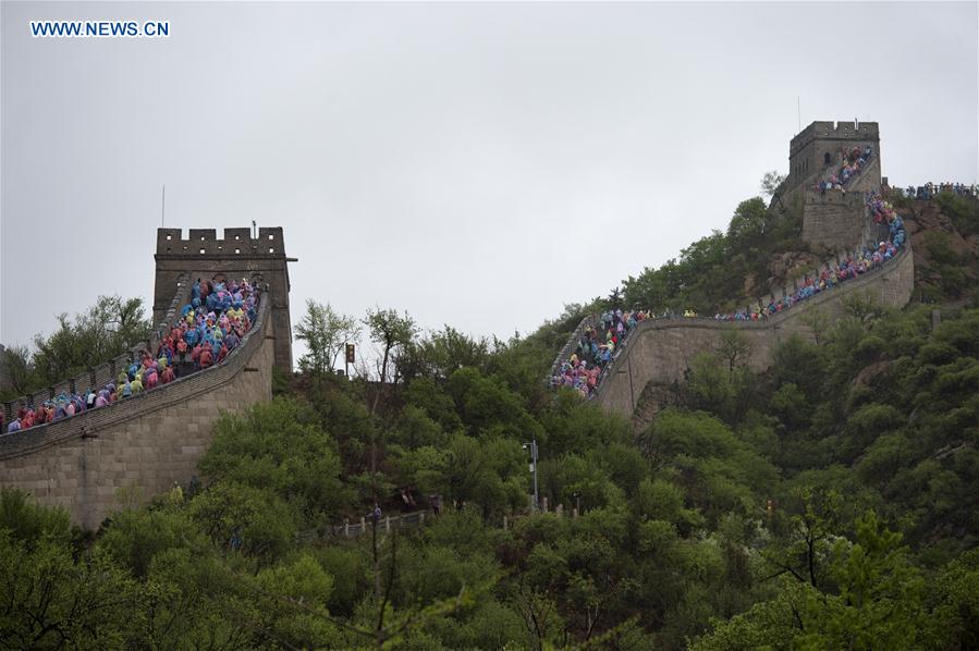 Tourists visit the Badaling Great Wall on a rainy day in Beijing, capital of China, May 2, 2016.