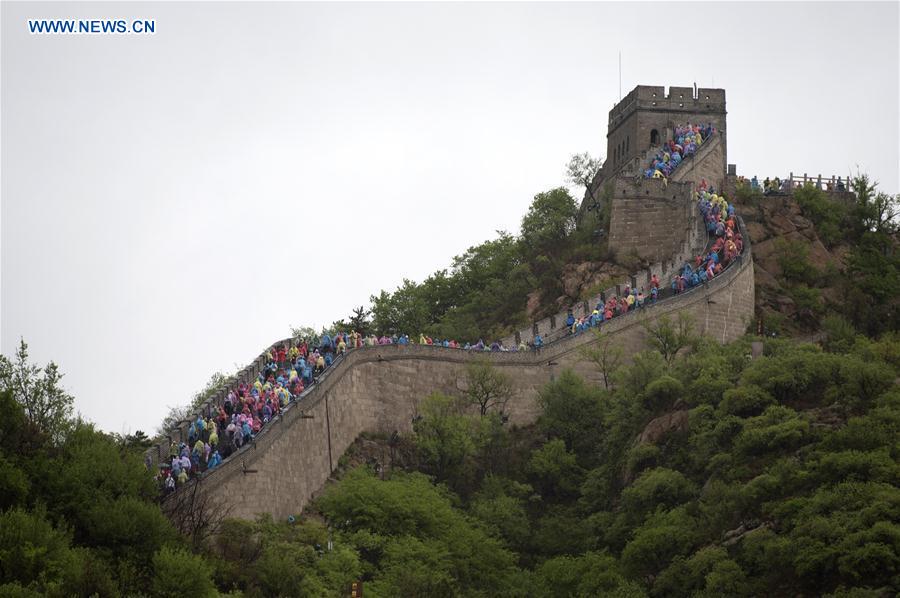 Tourists visit the Badaling Great Wall on a rainy day in Beijing, capital of China, May 2, 2016.