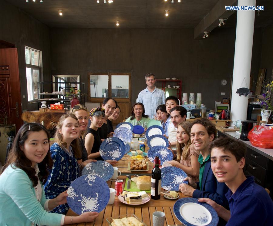 CHINA-JIANGXI-JINGDEZHEN-PORCELAIN MAKER (CN)