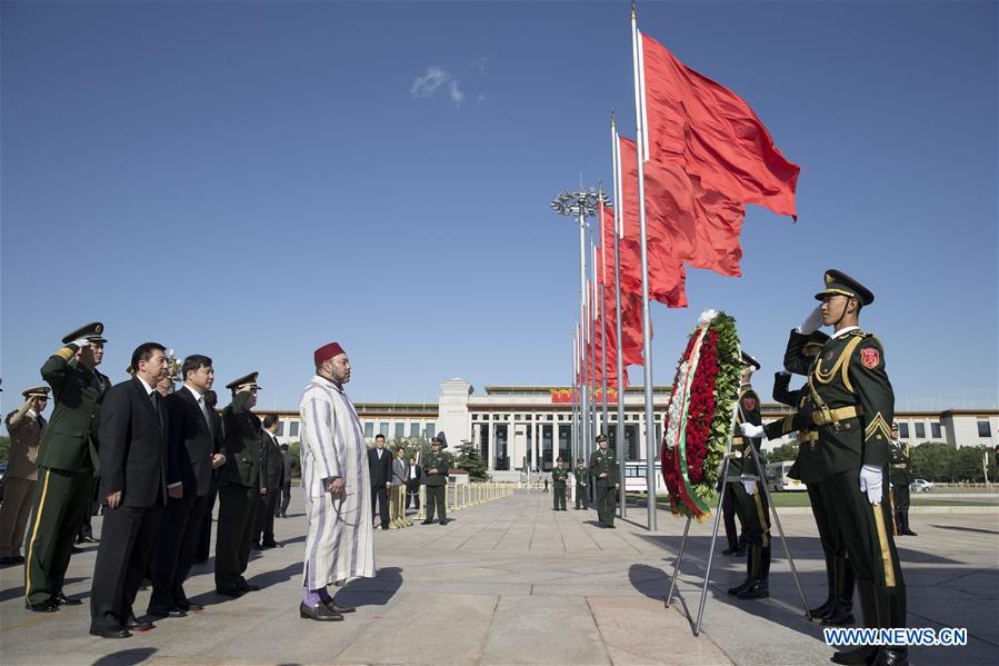 King Mohammed VI of Morocco lays a wreath to the Monument to the People's Heroes at the Tian'anmen Square in Beijing, capital of China, May 12, 2016.