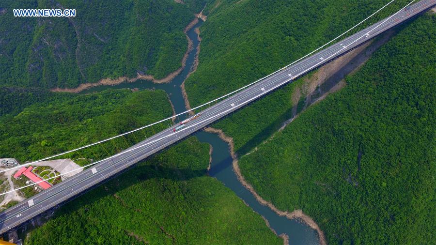 This aerial photo taken on May 13, 2016 shows the Siduhe Bridge on the Shanghai-Chongqing Highway in Yesanguan Town of Badong County in Enshi Tujia and Miao Autonomous Prefecture, central China's Hubei Province. 