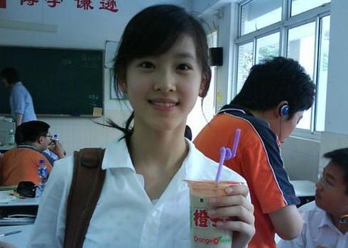 Milk Tea Sister, one of the 'Top 10 web celebrities in China in 2016' by China.org.cn