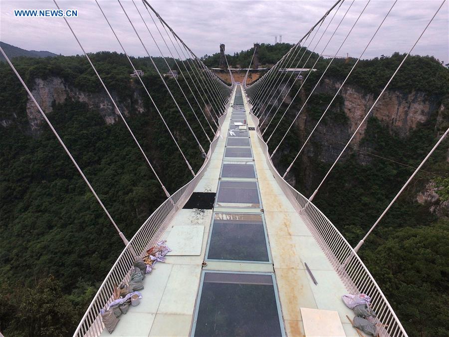 CHINA-HUNAN-ZHANGJIAJIE-GLASS BRIDGE (CN)