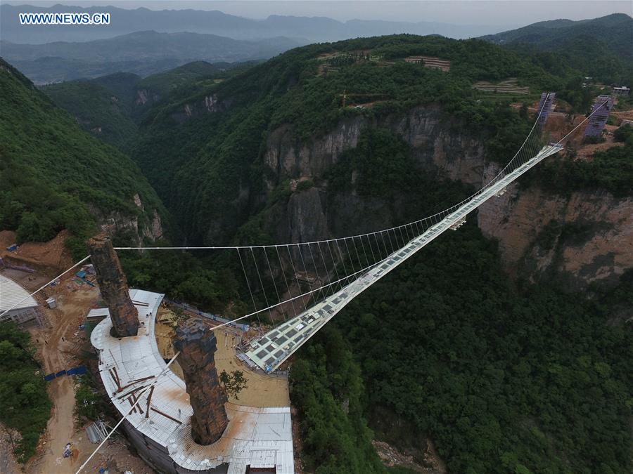 CHINA-HUNAN-ZHANGJIAJIE-GLASS BRIDGE (CN)