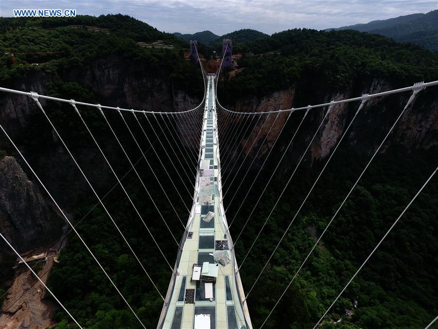 CHINA-HUNAN-ZHANGJIAJIE-GLASS BRIDGE (CN)