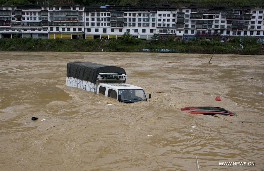 The flood caused by torrential rainfall has left two people dead in Congjiang. 