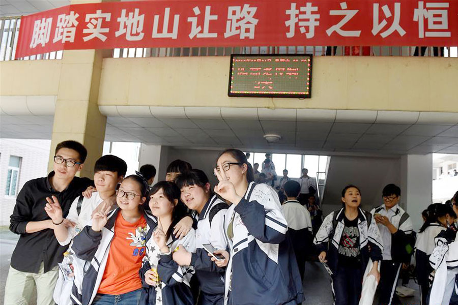 Farewell scenes before upcoming national college entrance exam