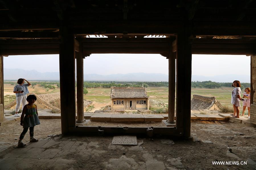 Kaiyangbu Village, 350 meters from west to east and 210 meters from south to north, is an ancient village with 2,000 years' history. 