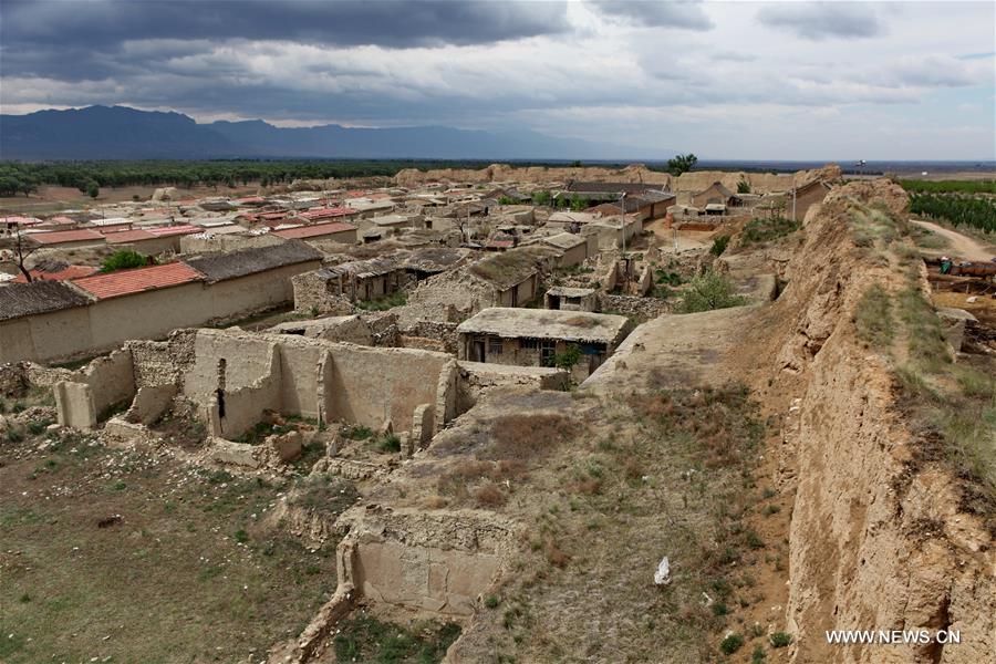 Kaiyangbu Village, 350 meters from west to east and 210 meters from south to north, is an ancient village with 2,000 years' history. 