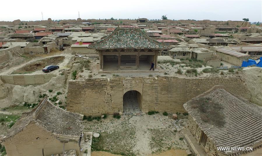 Kaiyangbu Village, 350 meters from west to east and 210 meters from south to north, is an ancient village with 2,000 years' history. 