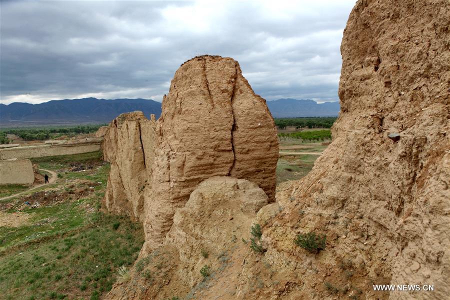 Kaiyangbu Village, 350 meters from west to east and 210 meters from south to north, is an ancient village with 2,000 years' history. 