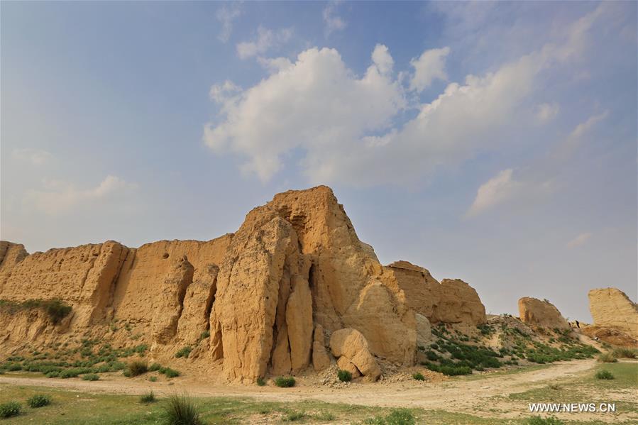 Kaiyangbu Village, 350 meters from west to east and 210 meters from south to north, is an ancient village with 2,000 years' history. 