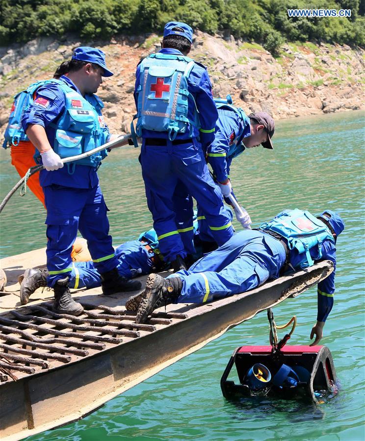 CHINA-SICHUAN-BOAT-CAPSIZE-RESCUE (CN)