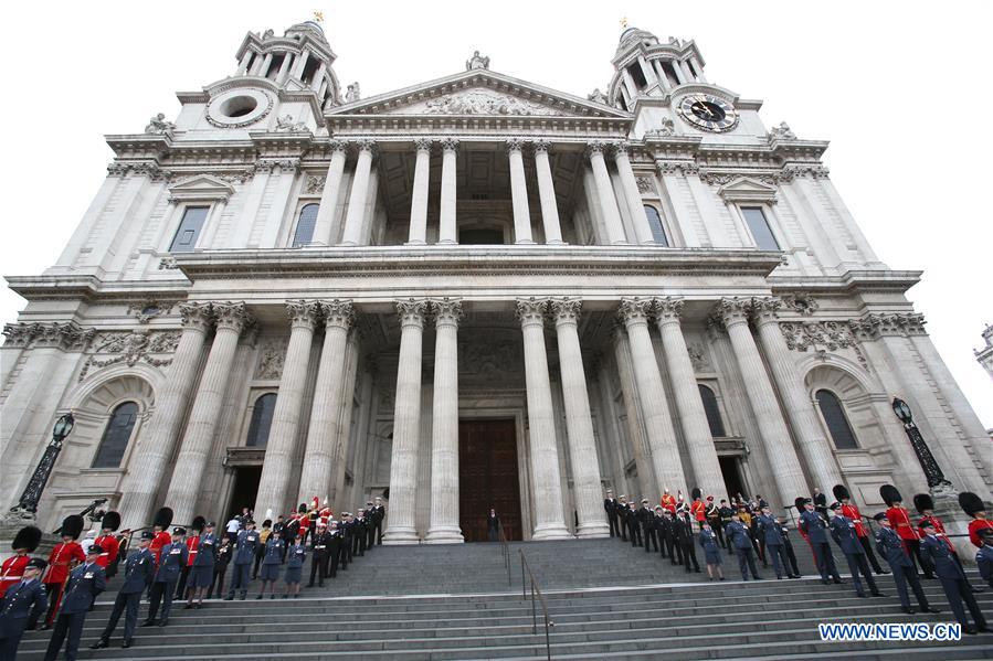 People wait for the arrival of Britain's Queen Elizabeth II outside the St. Paul's Cathedral for the National Service of Thanksgiving to mark the Queen's 90th birthday on June 10, 2016, in London, Britain. 