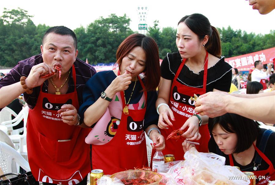 CHINA-JIANGSU-XUYI-CRAYFISH FEAST (CN)