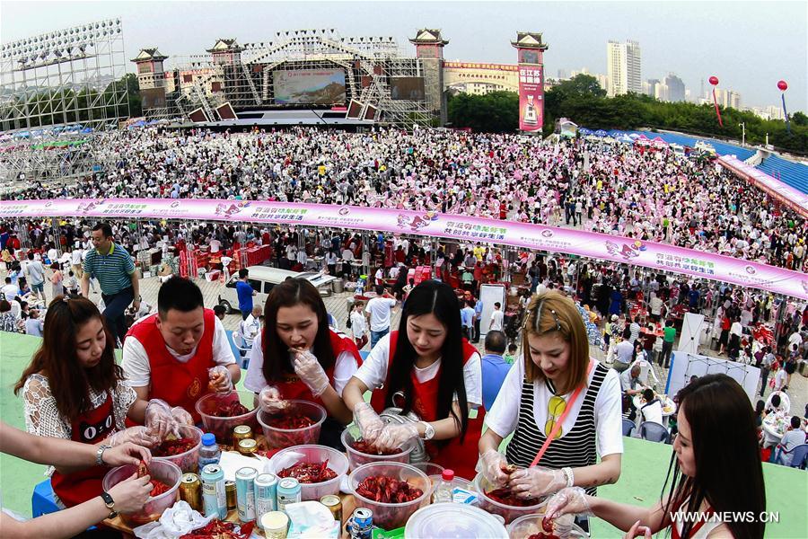 CHINA-JIANGSU-XUYI-CRAYFISH FEAST (CN)