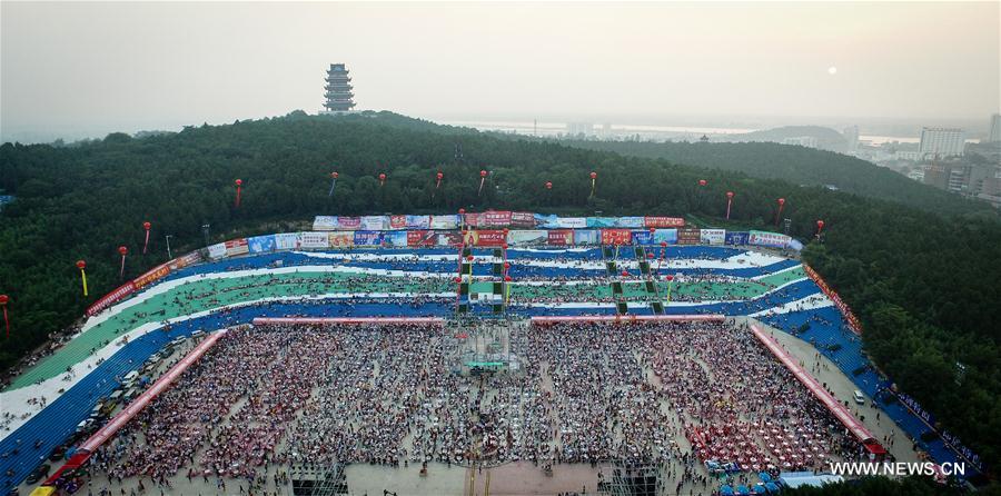 CHINA-JIANGSU-XUYI-CRAYFISH FEAST (CN)