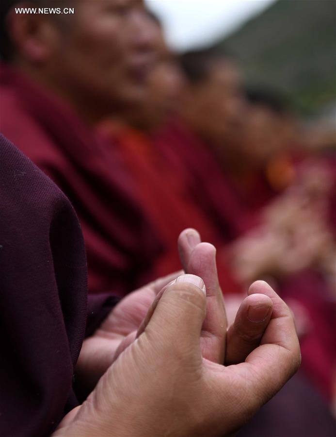 CHINA-TIBET-THANGKA-WORSHIP (CN) 