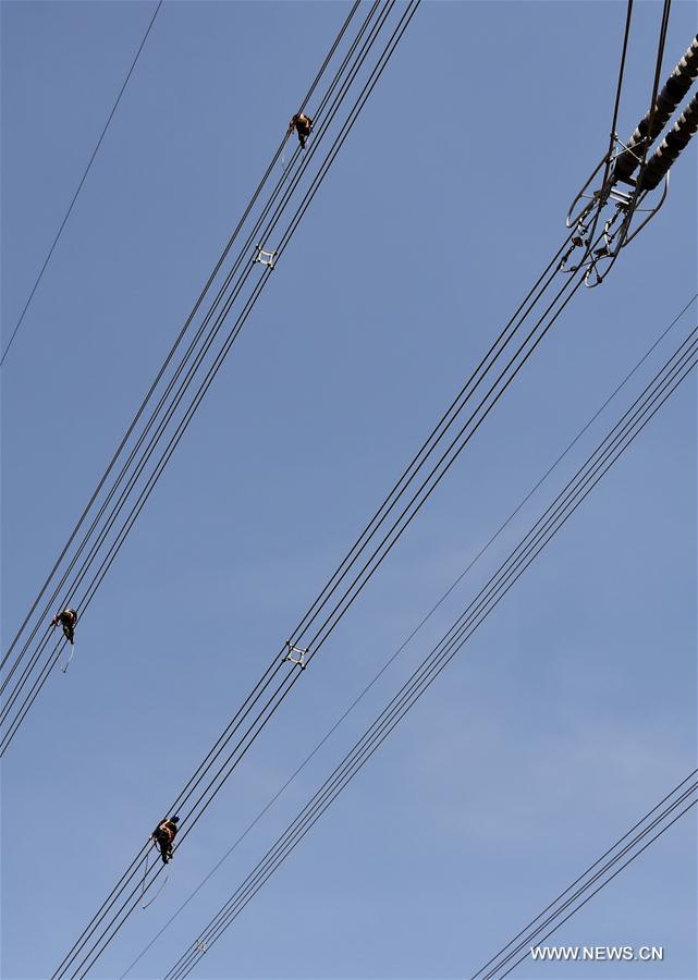 CHINA-BEIJING-ULTRA-HIGH-VOLTAGE POWER LINE (CN)