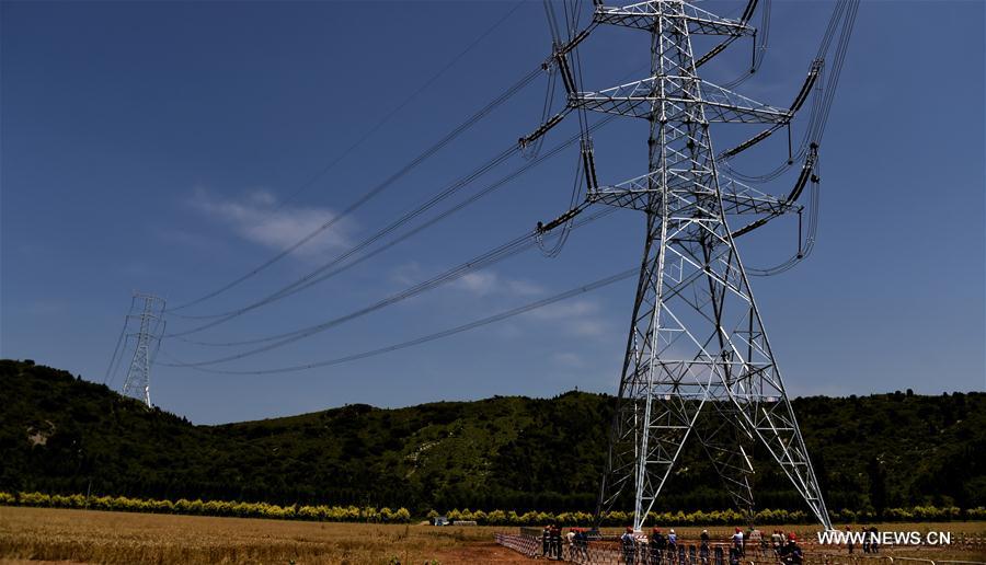 CHINA-BEIJING-ULTRA-HIGH-VOLTAGE POWER LINE (CN)