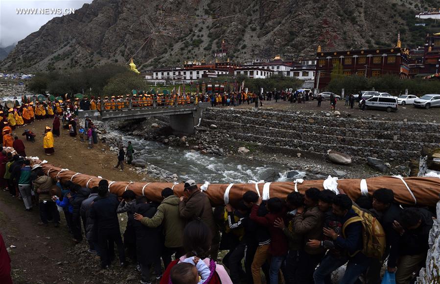 CHINA-TIBET-THANGKA-WORSHIP (CN) 