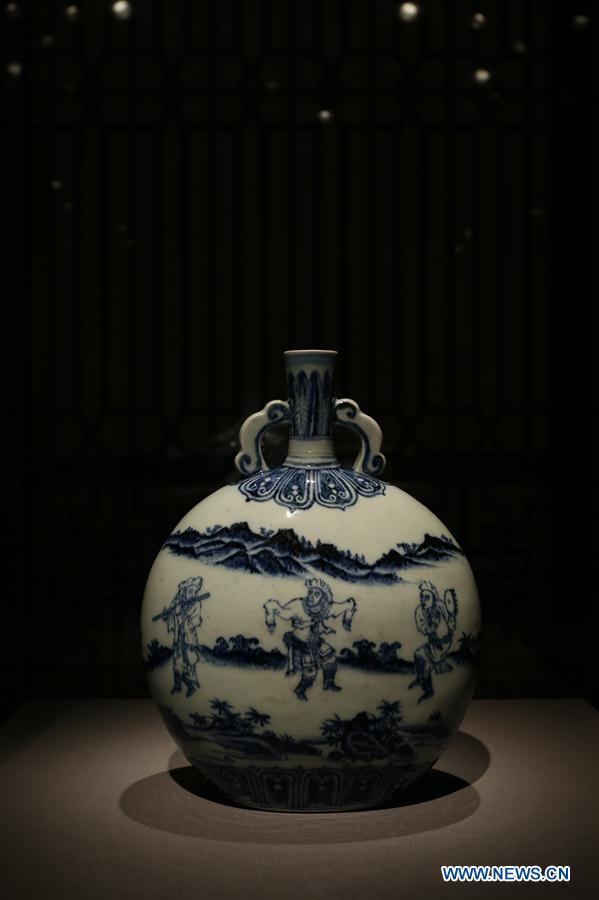 Photo taken on June 15, 2016 shows a Northern Song dynasty official Ru vase displayed in the Asian Art Museum of San Francisco, the United States.