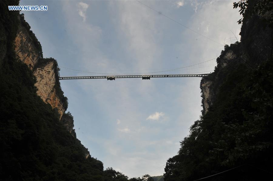 CHINA-HUNAN-ZHANGJIAJIE-GLASS BRIDGE (CN)