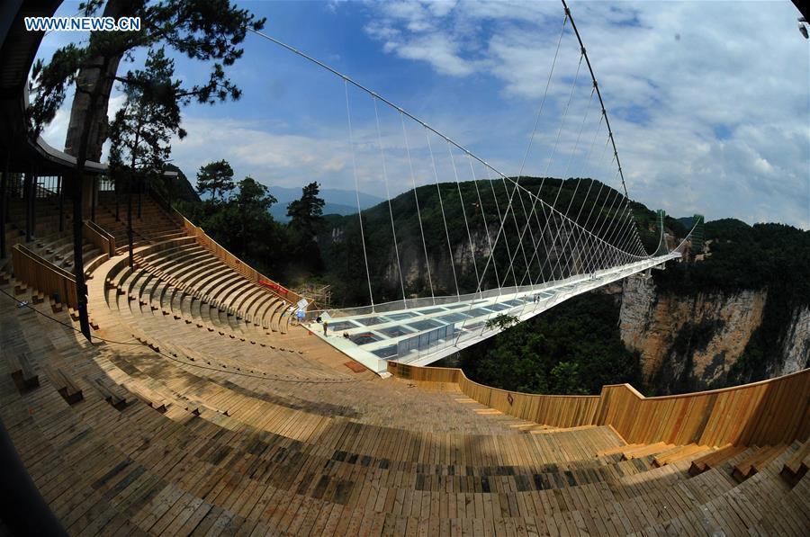 CHINA-HUNAN-ZHANGJIAJIE-GLASS BRIDGE (CN)