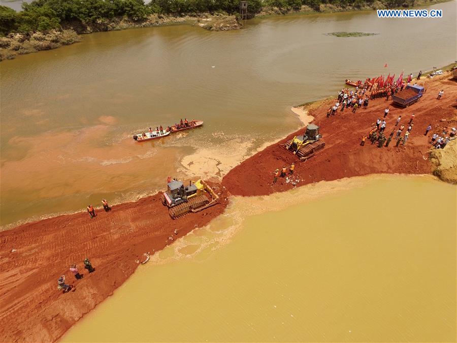 CHINA-JIANGXI-POYANG-DYKE BREACH-REPAIR (CN)