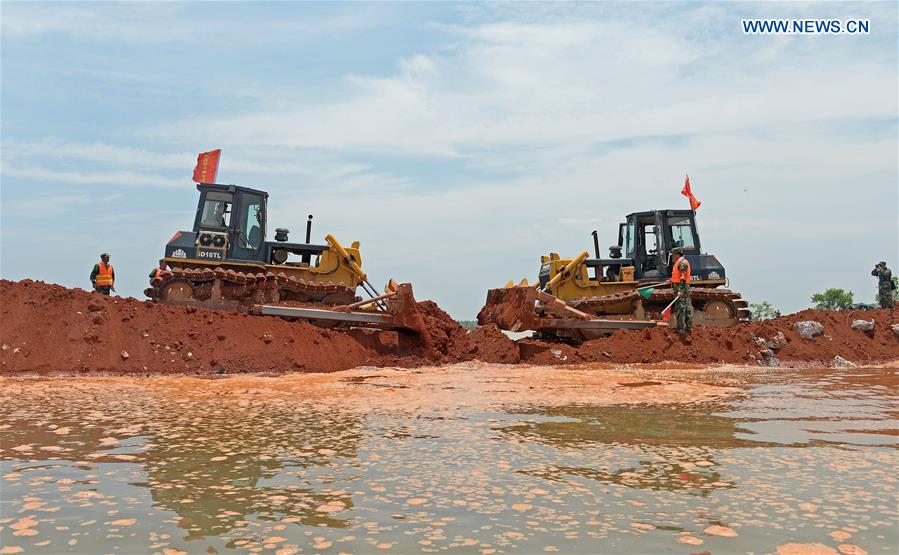 CHINA-JIANGXI-POYANG-DYKE BREACH-REPAIR (CN)