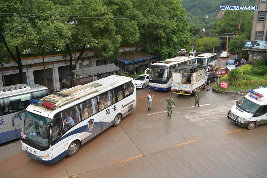 CHINA-CHONGQING-HEAVY RAIN-PRISONER-RELOCATION (CN)