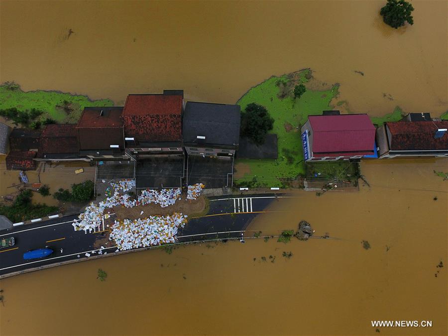 Continuous rainfall has affected 522,300 people, destroyed 600 houses and forced 40,900 to relocate in 317 townships in Hunan. 