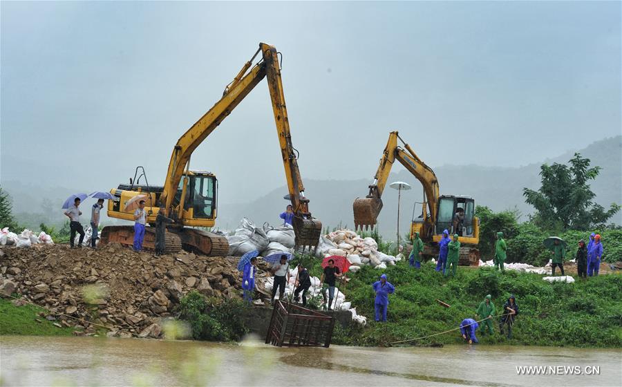 Continuous rainfall has affected 522,300 people, destroyed 600 houses and forced 40,900 to relocate in 317 townships in Hunan. 