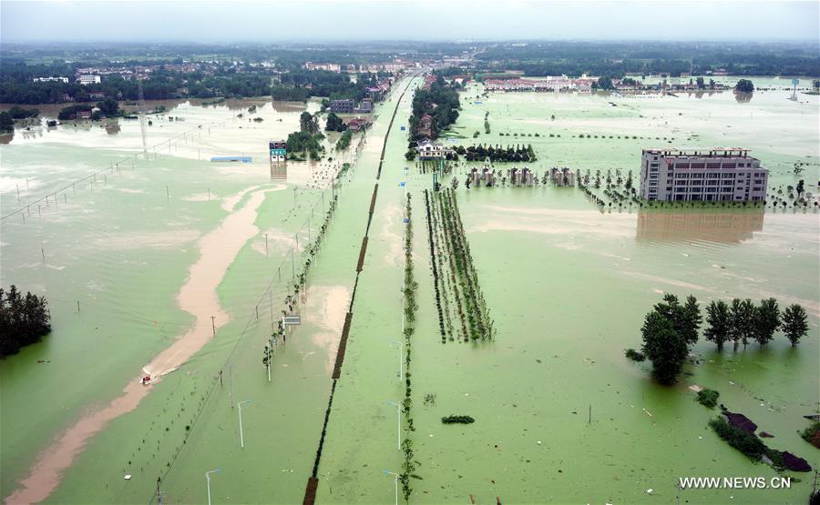  Torrential rainfall in Shucheng since June 30 and rain-triggered dike breaches have affected 300,000 people, destroyed 370,000 mu (about 24,667 hectares) of crops and forced 44,870 to relocate