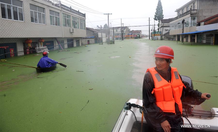  Torrential rainfall in Shucheng since June 30 and rain-triggered dike breaches have affected 300,000 people, destroyed 370,000 mu (about 24,667 hectares) of crops and forced 44,870 to relocate