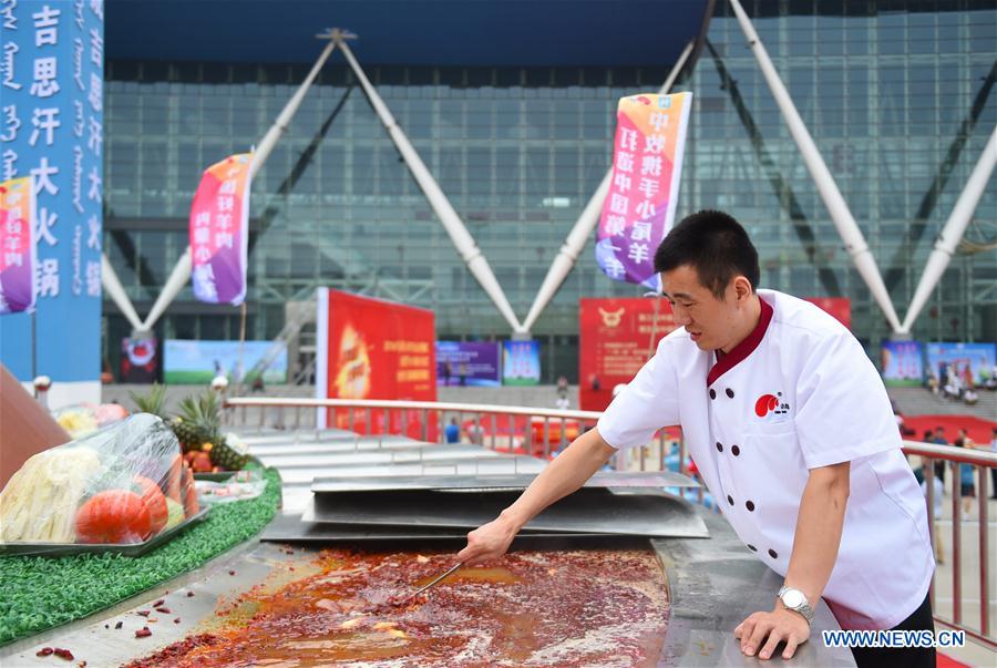 CHINA-INNER MONGOLIA-GIGANTIC HOTPOT (CN)