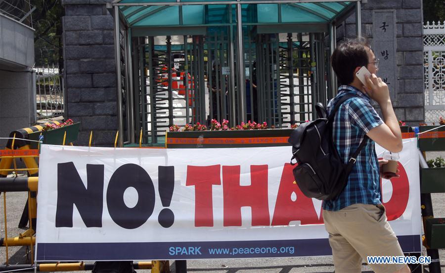 Local residents take part in a protest against the decision to deploy the Terminal High Altitude Area Defense (THAAD), in Seoul, South Korea, July 8, 2016. 