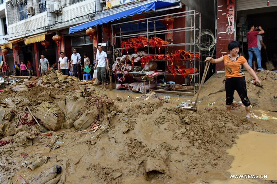 More than 1,000 people were trapped and 34,324 residents of the county were relocated.