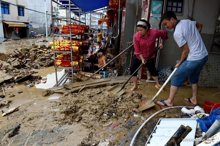 More than 1,000 people were trapped and 34,324 residents of the county were relocated.