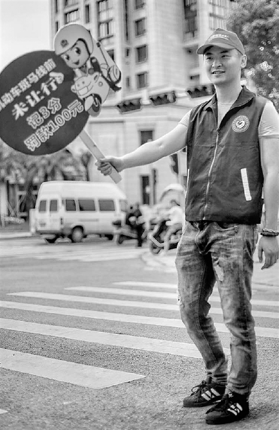 浙江乐清司机斑马线礼让行人最多奖1吨汽油