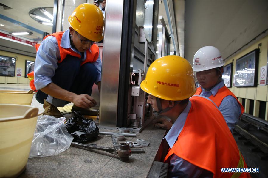 #CHINA-BEIJING-OLD METRO LINE-PLATFORM BARRIER (CN*)